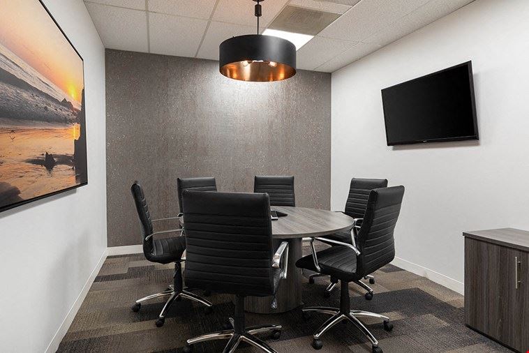 6 Person Meeting Room