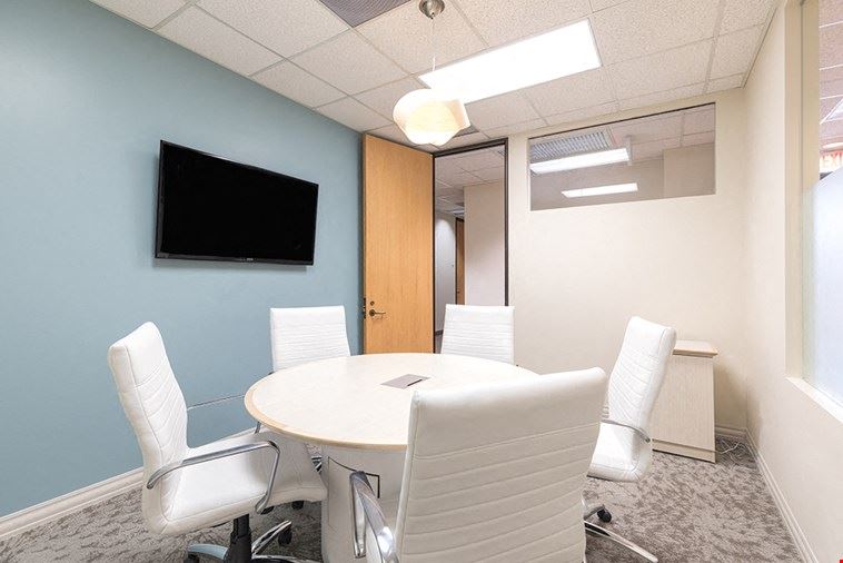 5 Person Meeting Room