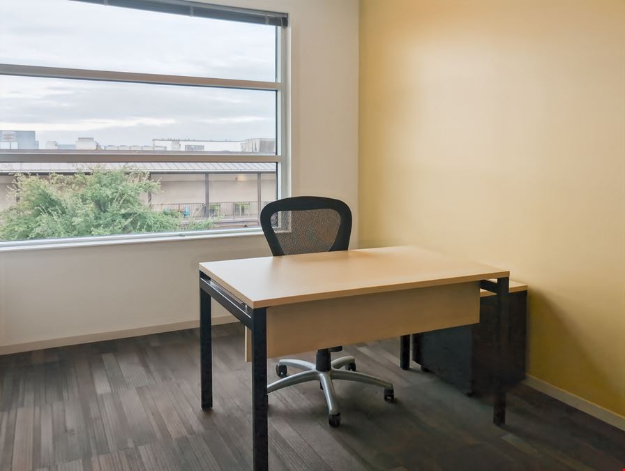 TX, Bee Cave - Hill Country Galleria