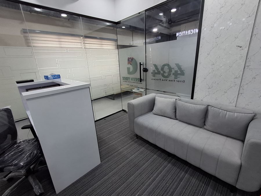 Universe co-works