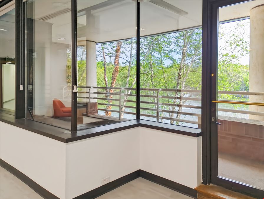 Regus - Richmond - Forest Hill Avenue