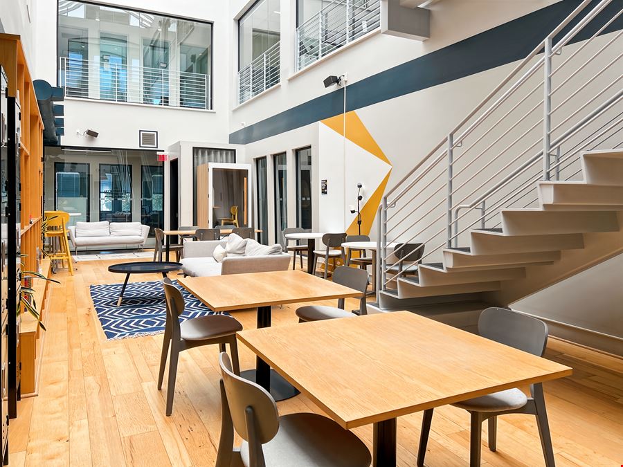 CA, Los Angeles - Spaces Santa Monica