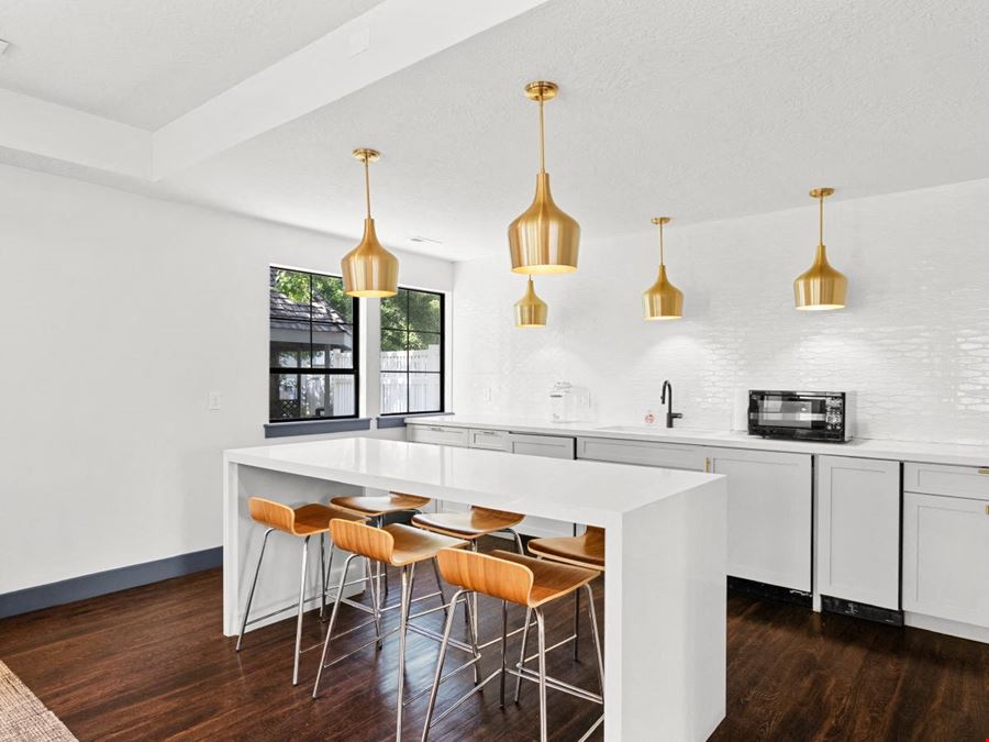 Apt CoWork at Cottonwood Apartments