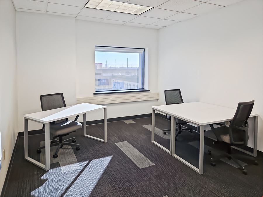 Regus - Appleton - W College Ave