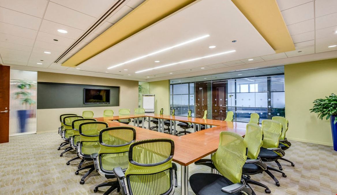 Carr Workplaces - AON Center Chicago