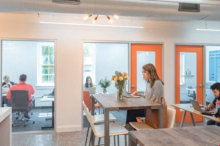 Expansive Coworking Lounge