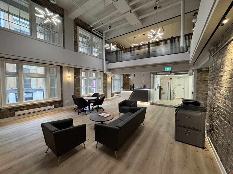 Office Evolution International - Toronto Massey Tower - Office Evolution