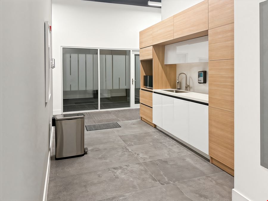Regus - Medley - 72nd Ave