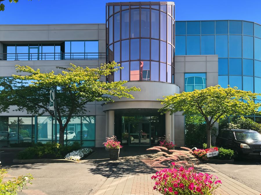 BC, Richmond - Commerce Court