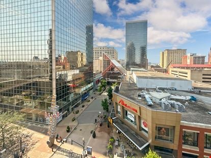 KY, Louisville – MET Building