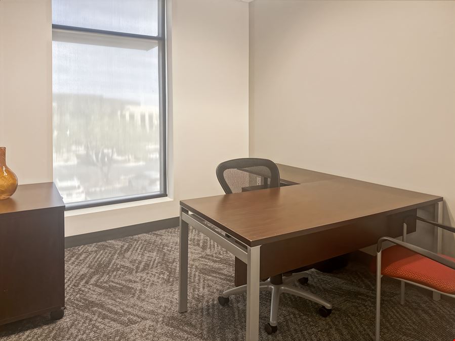 Regus - Arroyo Crossing