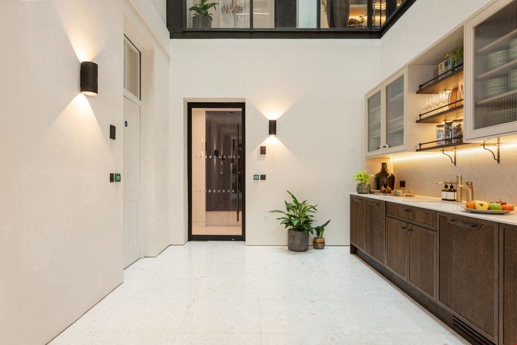 Landmark - 75 Grosvenor Street