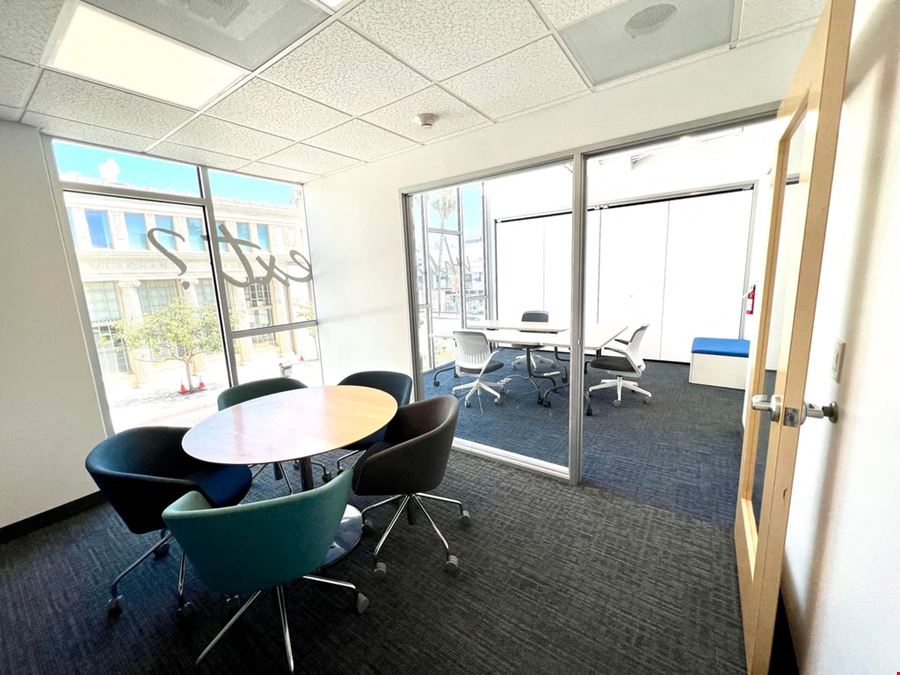 2F Small Conference Room [4]