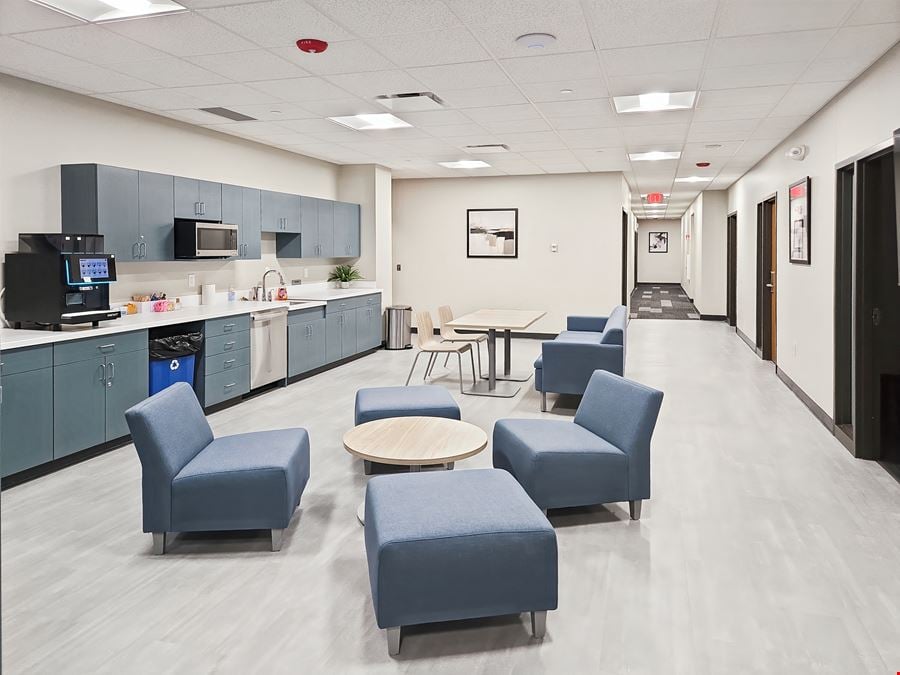 Regus - Appleton - W College Ave
