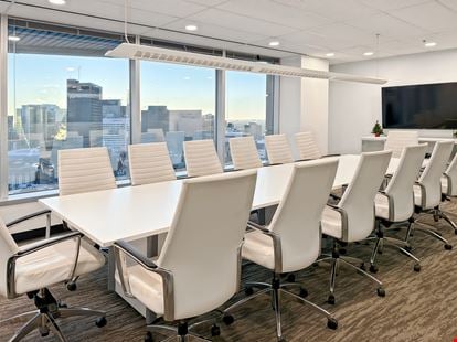 Preview of Regus - Winnipeg – 201 Portage Avenue Office space for Rent in Winnipeg