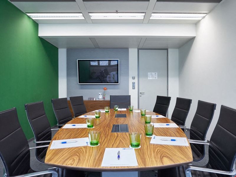 YOUR OFFICE - Euro Plaza