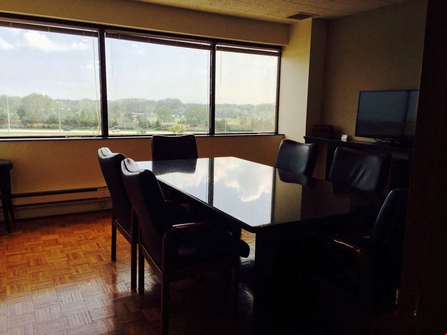 15x15 Window Office