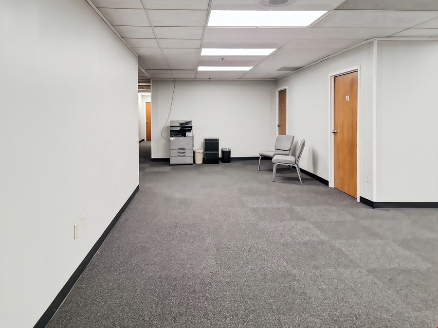 WI, Brookfield - Bishops Way