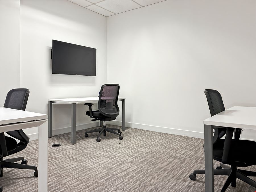 Spaces - Toronto - 325 Front Street West