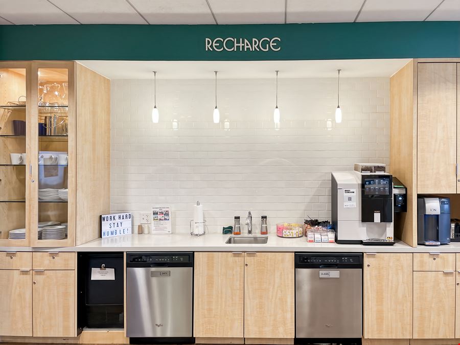 IL, Oak Brook - Oak Brook Pointe