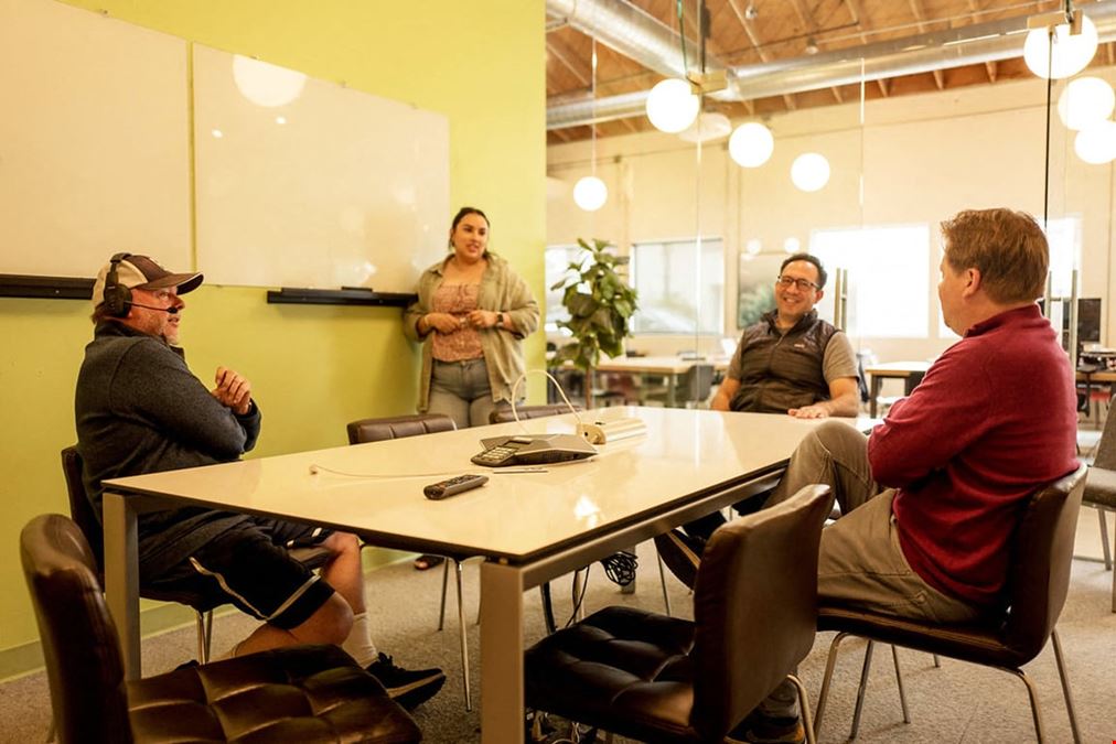 Bizhaus - El Segundo