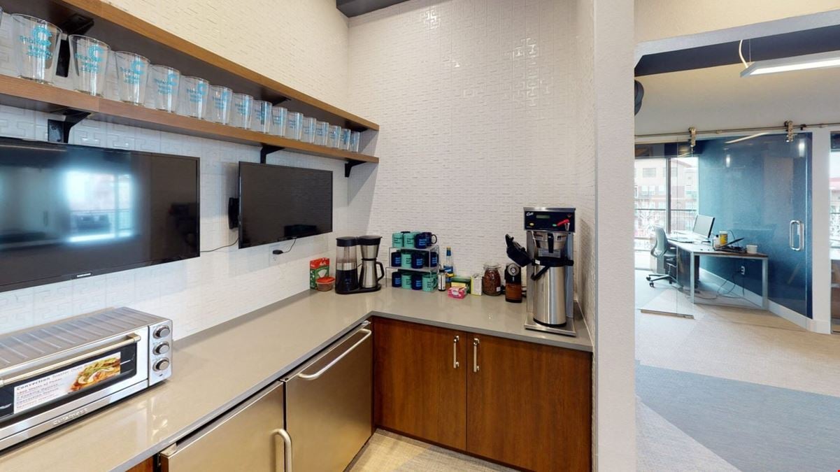 2-3 person day office