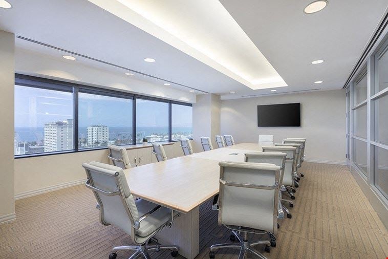 16 Person Meeting Room