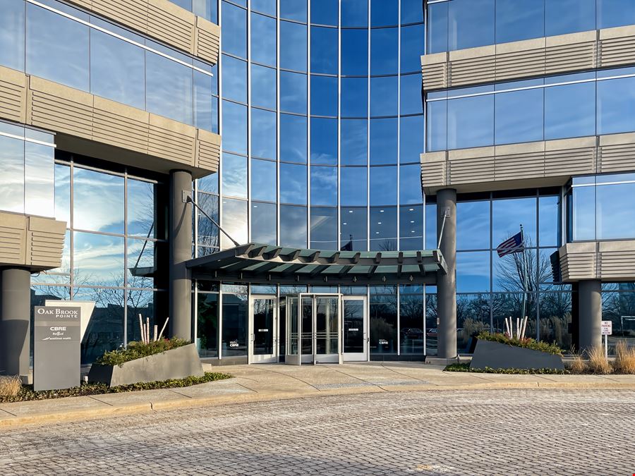 IL, Oak Brook - Oak Brook Pointe