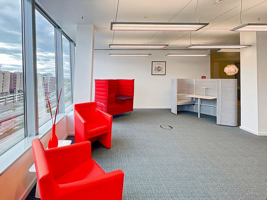 Regus - The Squaire Business Center