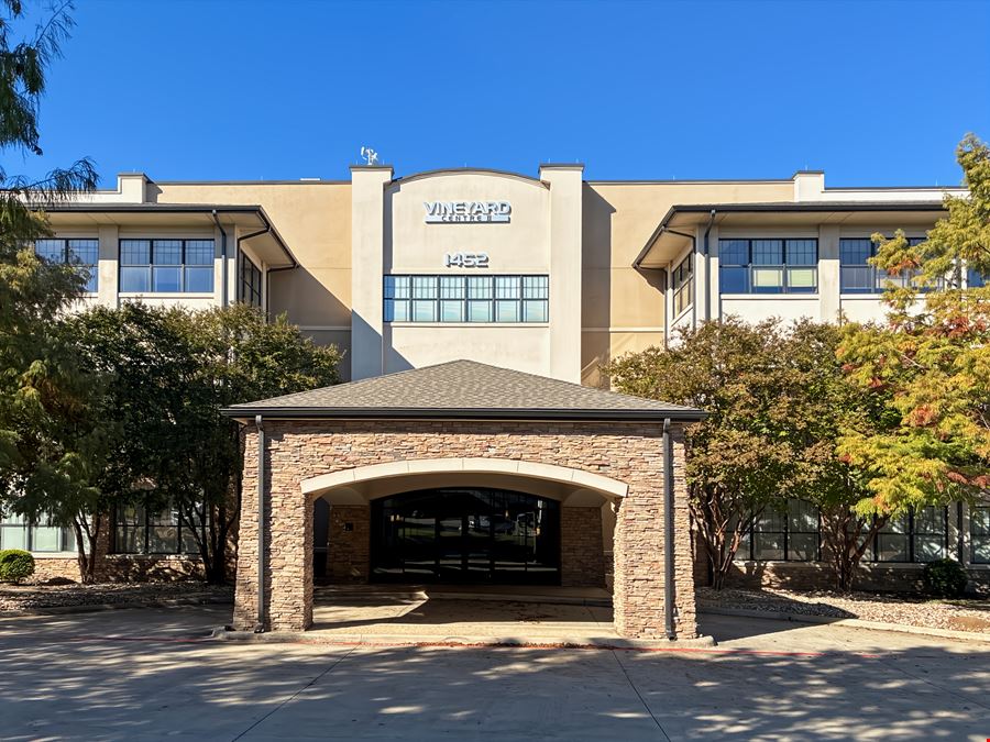 TX, Grapevine - Vineyard Centre II