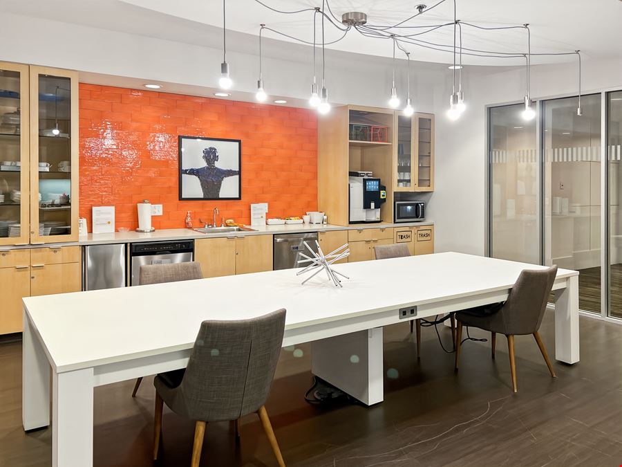 KS, Overland Park - Lighton Tower