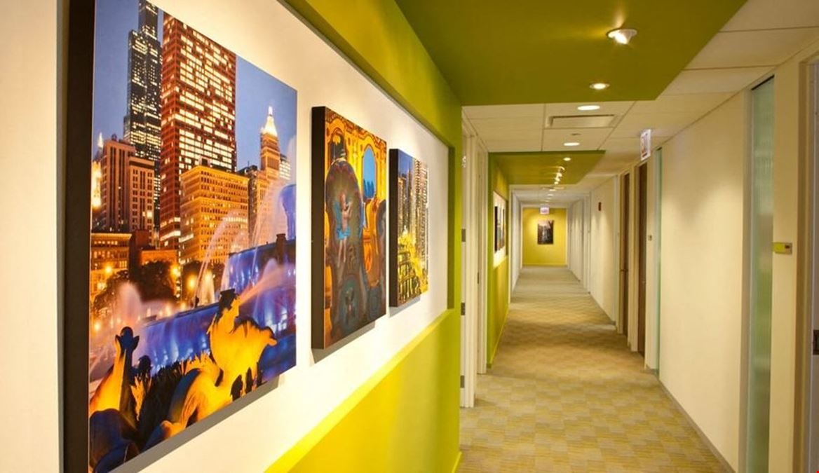 Carr Workplaces - AON Center Chicago