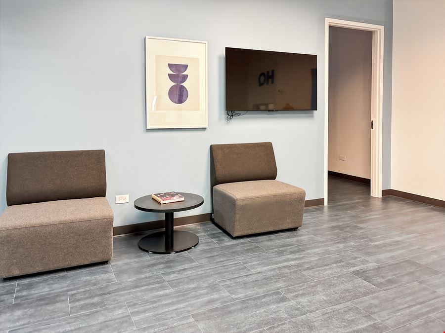 IL, Naperville - Wall St