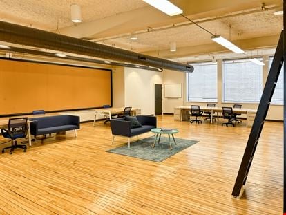 Regus - Indianapolis - E Washington Street
