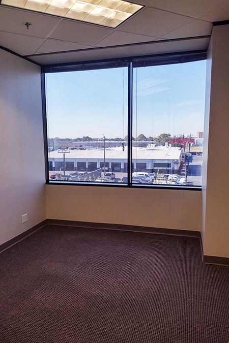 6671 Southwest Freeway