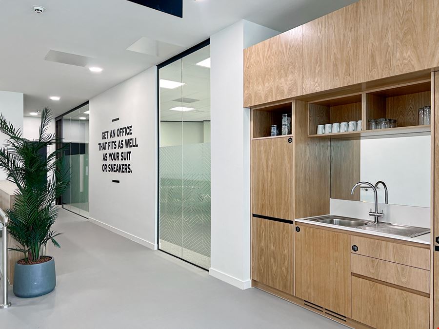 Wolverhampton, Victoria Square i11