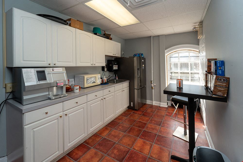 HeadRoom Media - Veterans Square