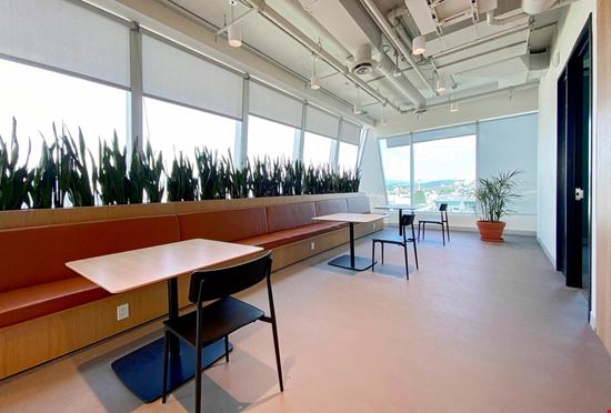 BC, Vancouver - 525 West 8th Avenue