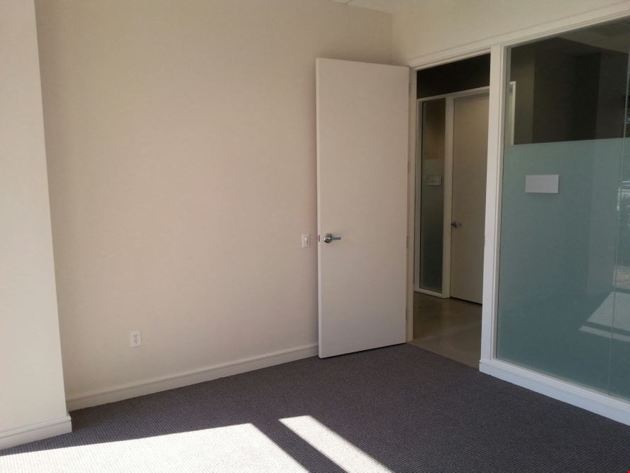 Workstyle Flexible Spaces - 3101-3111 N Central Avenue
