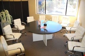 Executive Round Meeting Room #204 for 10 – Private & Collaborative Space.