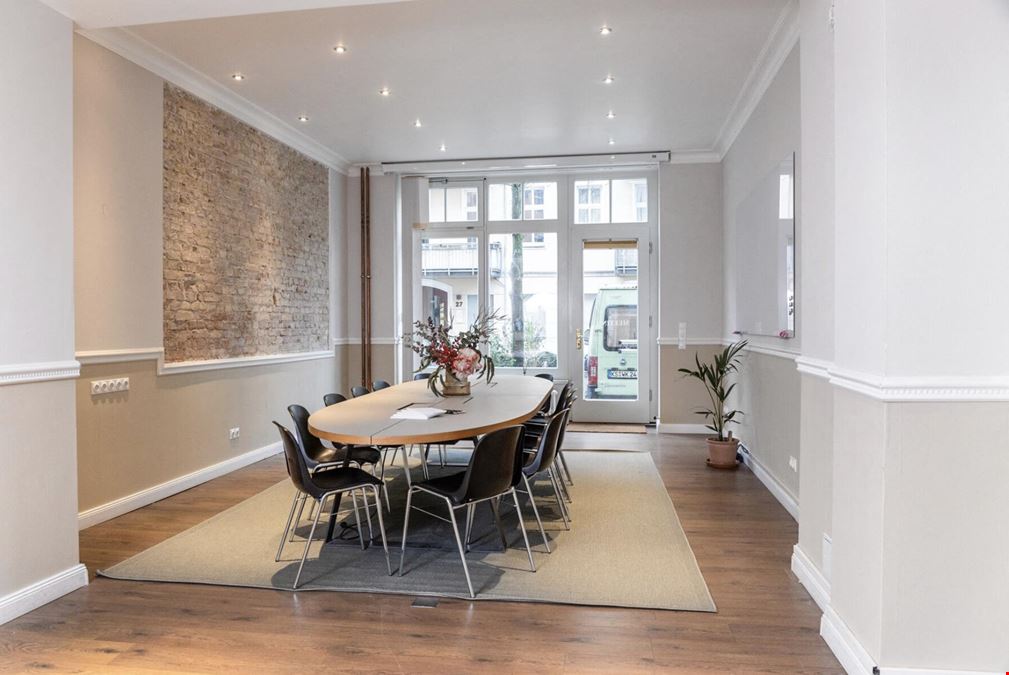 THE GATE BERLIN - OVAL 12