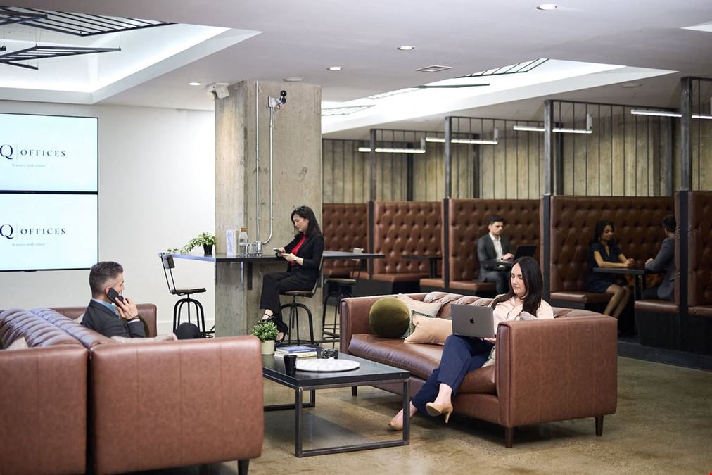 iQ Offices – 250 University Avenue