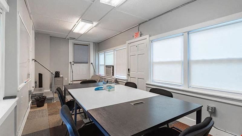 Meeting Room (Up to 12)