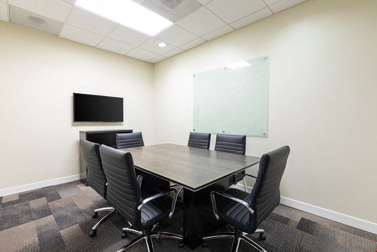 6 Person Meeting Room - Medium