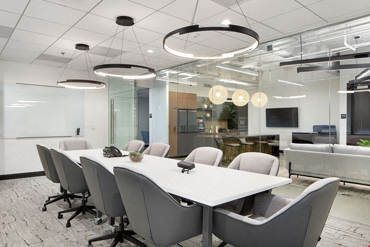10 Person Meeting Room