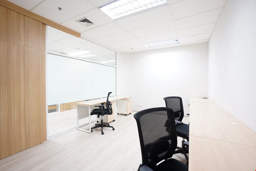 Linuxx Serviced Offices - Emporium Tower 21st Floor