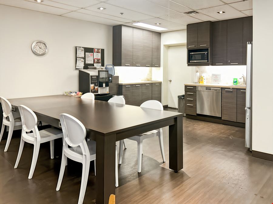 Regus - Montreal - Cathcart & McGill