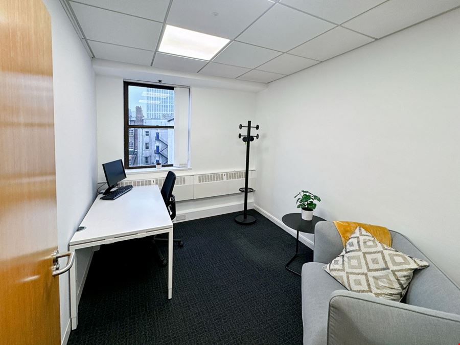 Regus - Cloth Market
