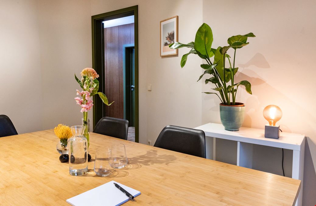 THE GATE BERLIN HQ - TOR 201