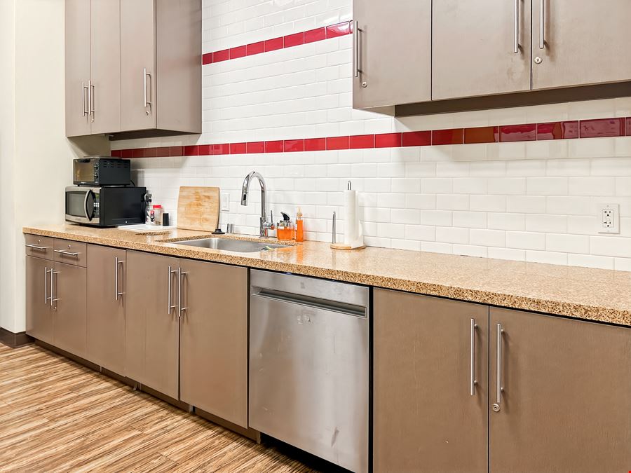 CA, Valencia - Gateway Plaza